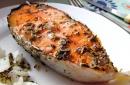 خبز سمك السلمون في الفرن: وصفة